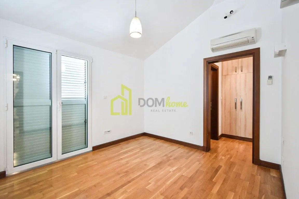 Prodaja, kuća, 230m², Mareza, Podgorica