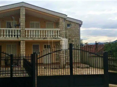 Rent, house, 220m², Konik, Podgorica - image 18
