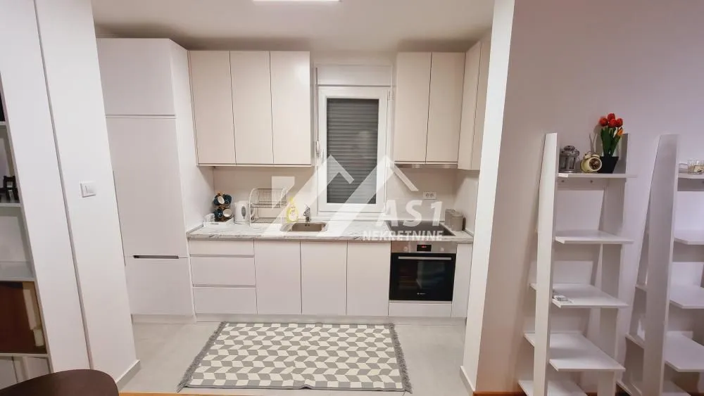 Izdavanje, trosoban stan, 66m², Rotkvarija, Novi Sad Sve Podlokacije