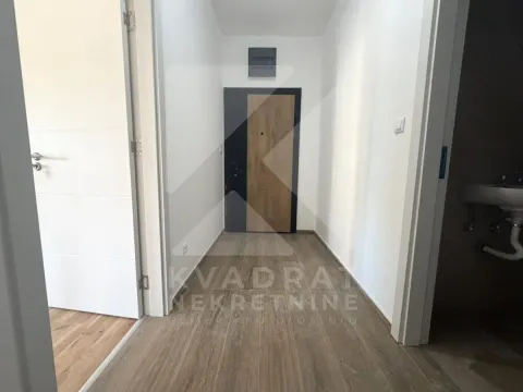 Izdavanje, dvosoban stan, 64m², Tološi, Podgorica - image 15