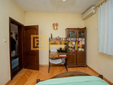 Prodaja, kuća, 150m², Stara Varoš, Podgorica - image 32