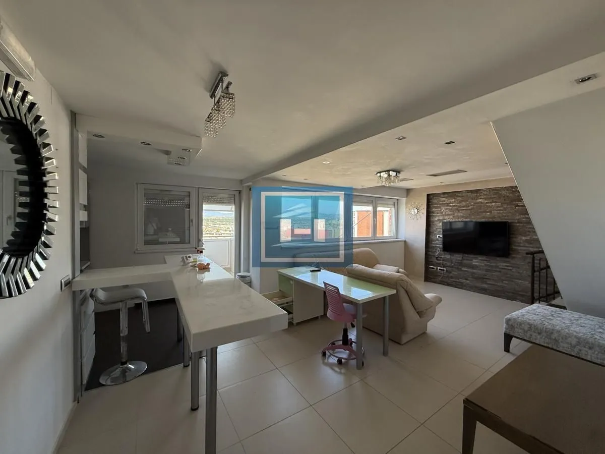 Prodaja, trosoban stan, 105m², Centar, Jagodina