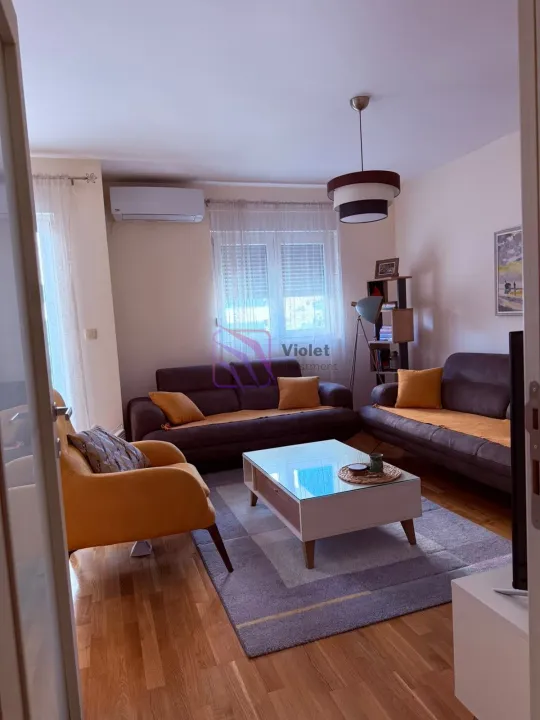 Izdavanje, dvosoban stan, 62m², City Kej, Podgorica