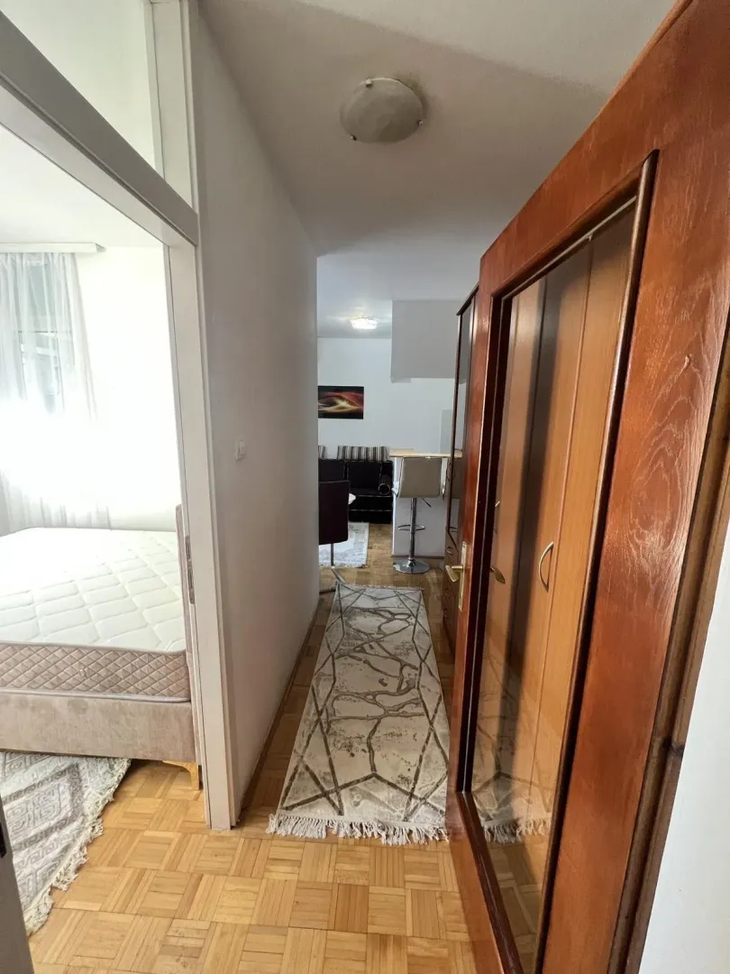 Izdavanje, dvosoban stan, 35m², Stari Aerodrom, Podgorica