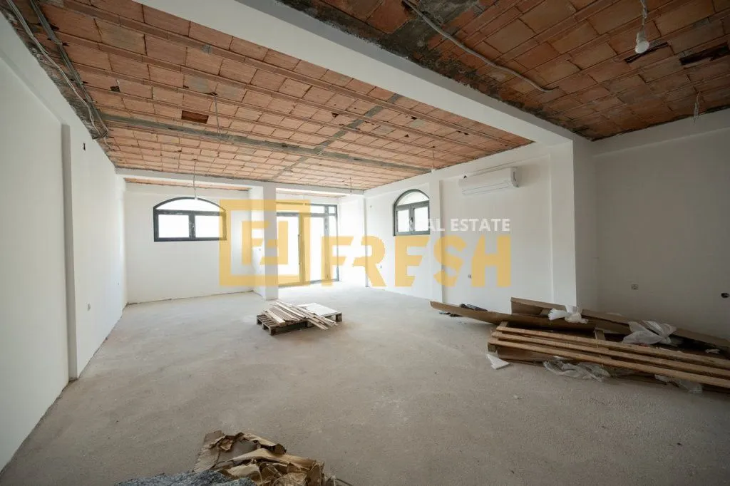 Rent, office space, 55m², Momišići, Podgorica