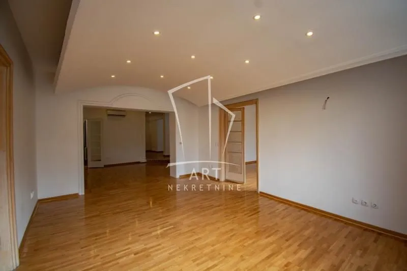 Sale, four bedroom apartment, 133m², Slavija, Vračar Sve Podlokacije