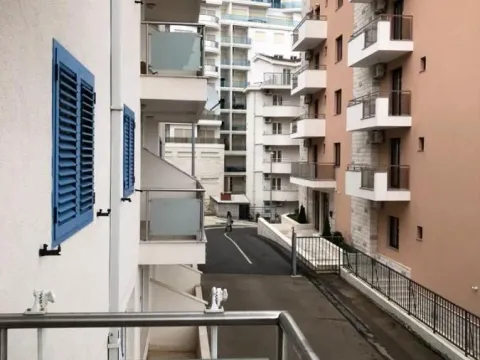 Sale, one bedroom apartment, 54m², Bečići, Budva - image 2