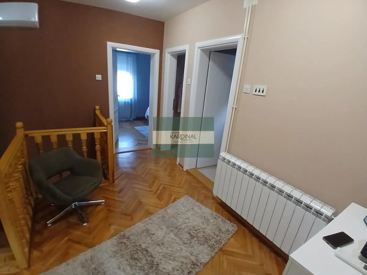 Prodaja, kuća, 379m², Trnava, Jagodina