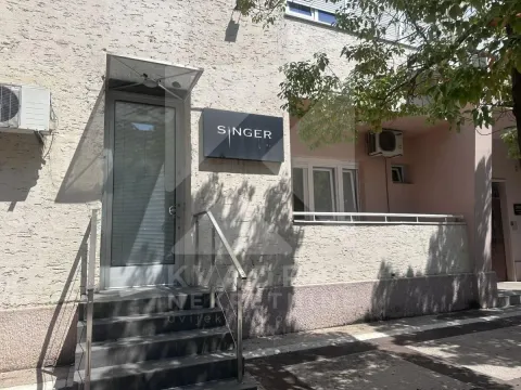 Izdavanje, poslovni prostor, 55m², Centar, Podgorica - image 3