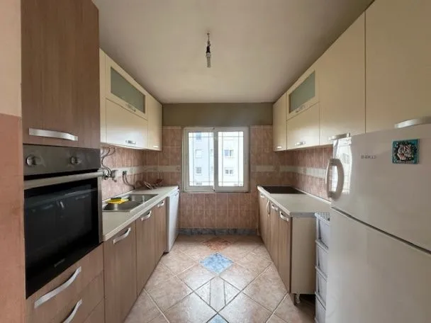 Izdavanje, trosoban stan, 130m², Bar, Crna Gora