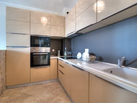 Prodaja, četvorosoban stan, 125m², Bečići, Budva - image 10