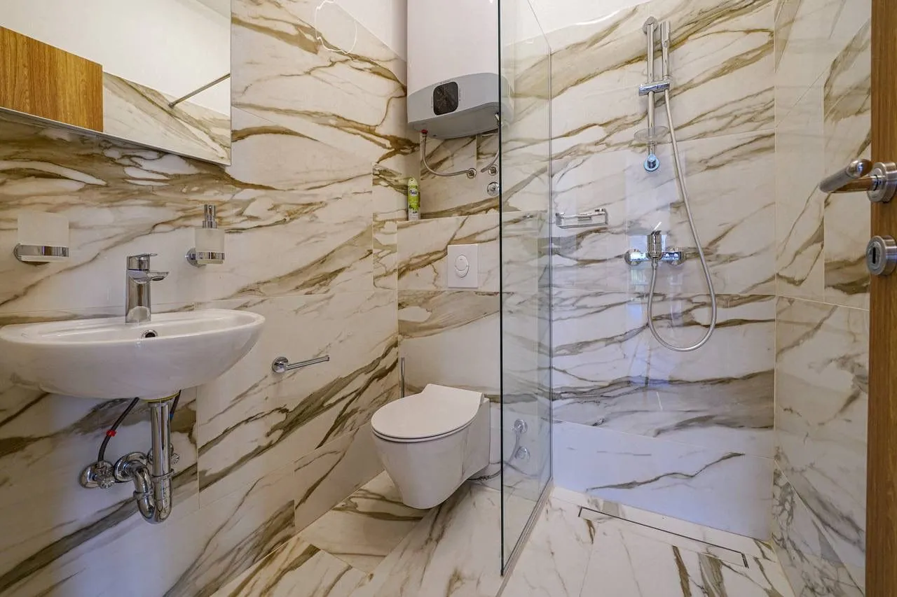 Prodaja, trosoban stan, 158m², Dobrota, Kotor