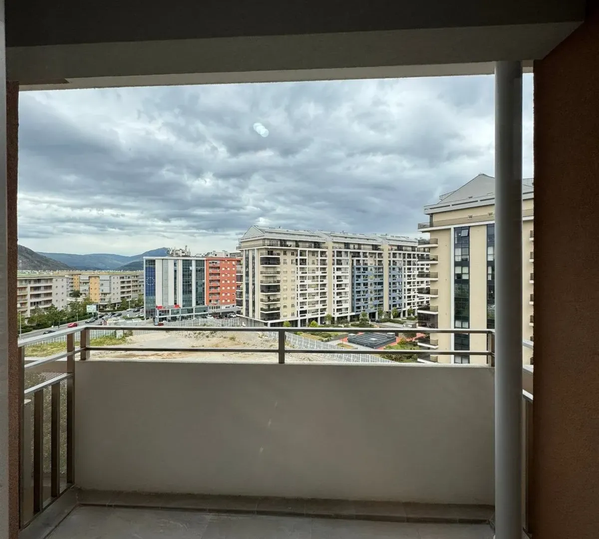 Izdavanje, jednosoban stan, 49m², Central Point, Podgorica
