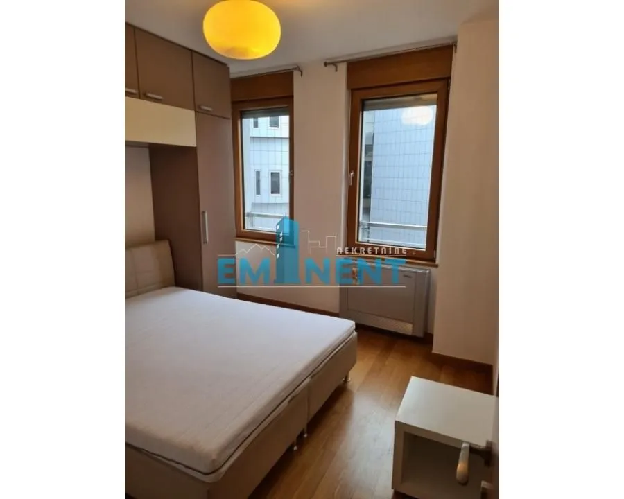 Izdavanje, trosoban stan, 82m², Slavija, Vračar Sve Podlokacije