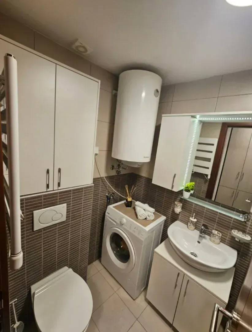 Izdavanje, jednosoban stan, 43m², Tološka šuma, Podgorica