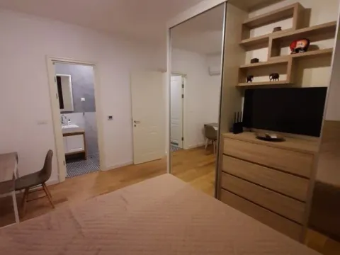 Izdavanje, trosoban stan, 95m², City Kvart, Podgorica - image 11