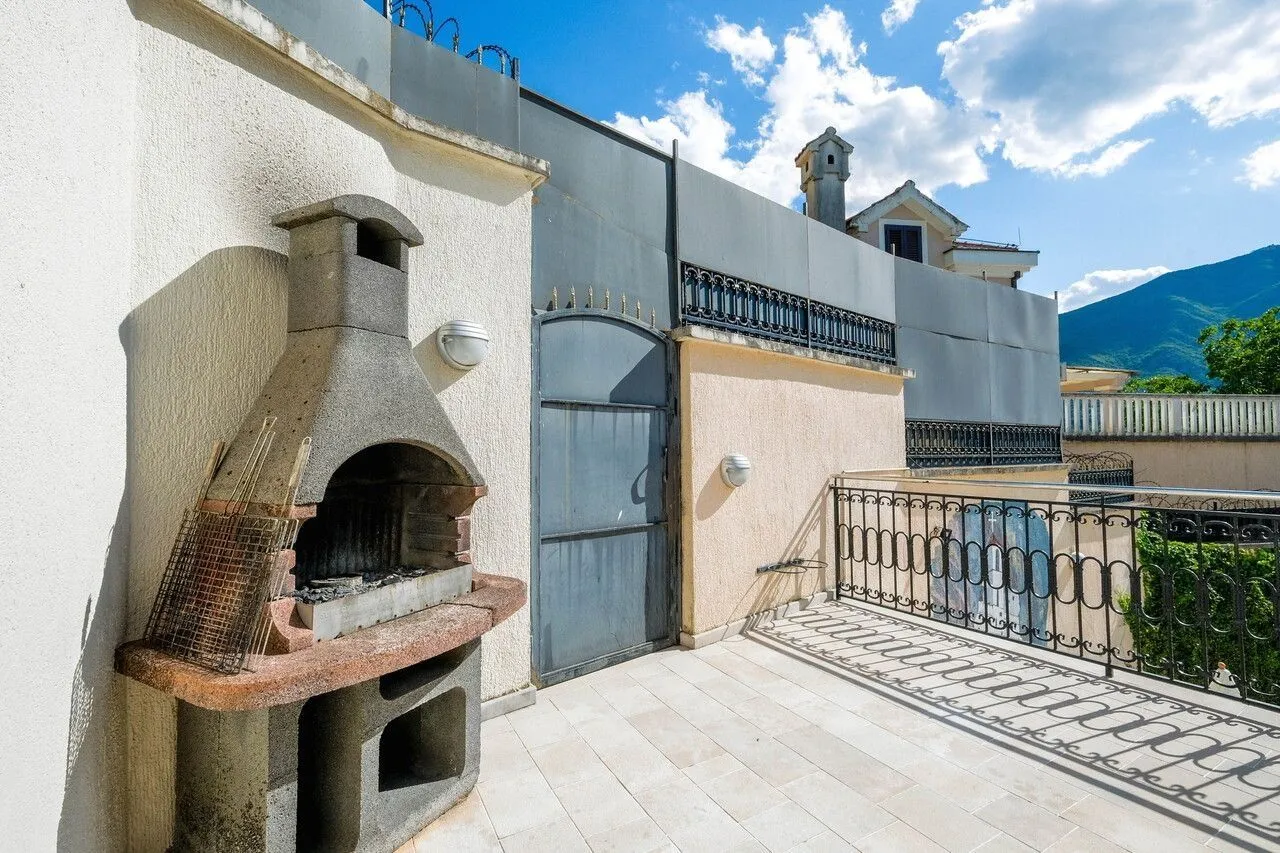 Prodaja, dvosoban stan, 85m², Dobrota, Kotor