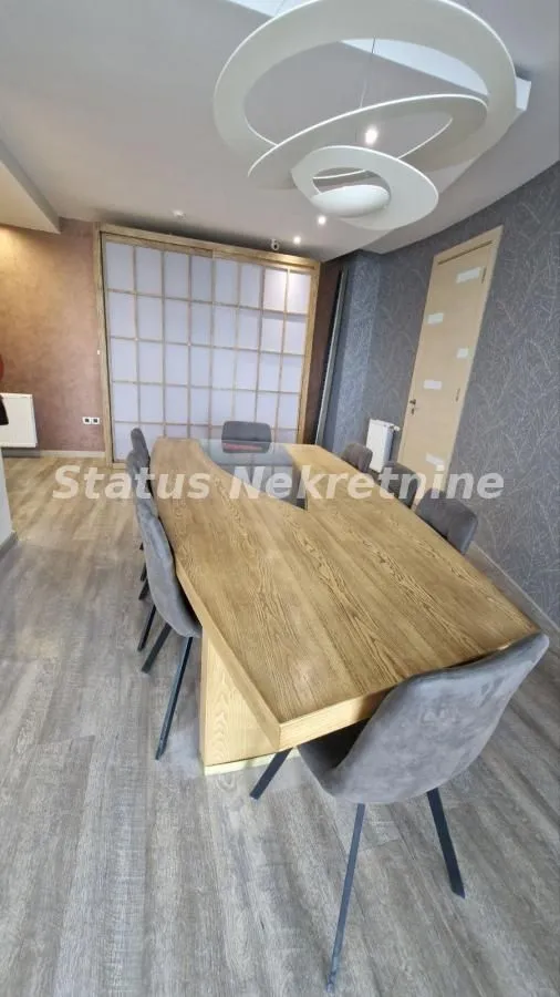 Izdavanje, četvorosoban stan, 116m², Novi Sad, Srbija