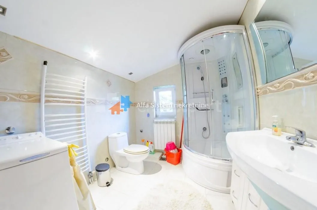 Izdavanje, trosoban stan, 100m², Savski Venac, Beograd
