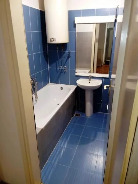 Izdavanje, četvorosoban stan, 96m², Centar, Niš