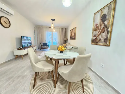 Rent, one bedroom apartment, 57m², Bečići, Budva - image 1