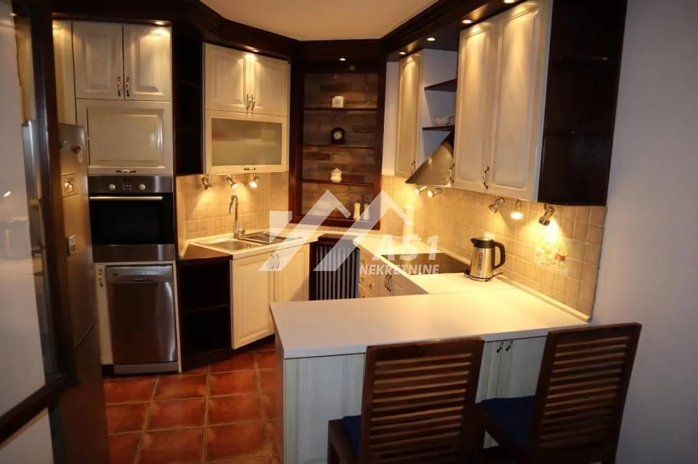 Izdavanje, dvosoban stan, 52m², Bulevar Oslobodjenja, Novi Sad Sve Podlokacije