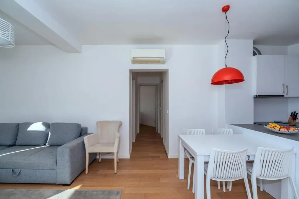 Rent, three bedroom apartment, 75m², Pržno, Budva
