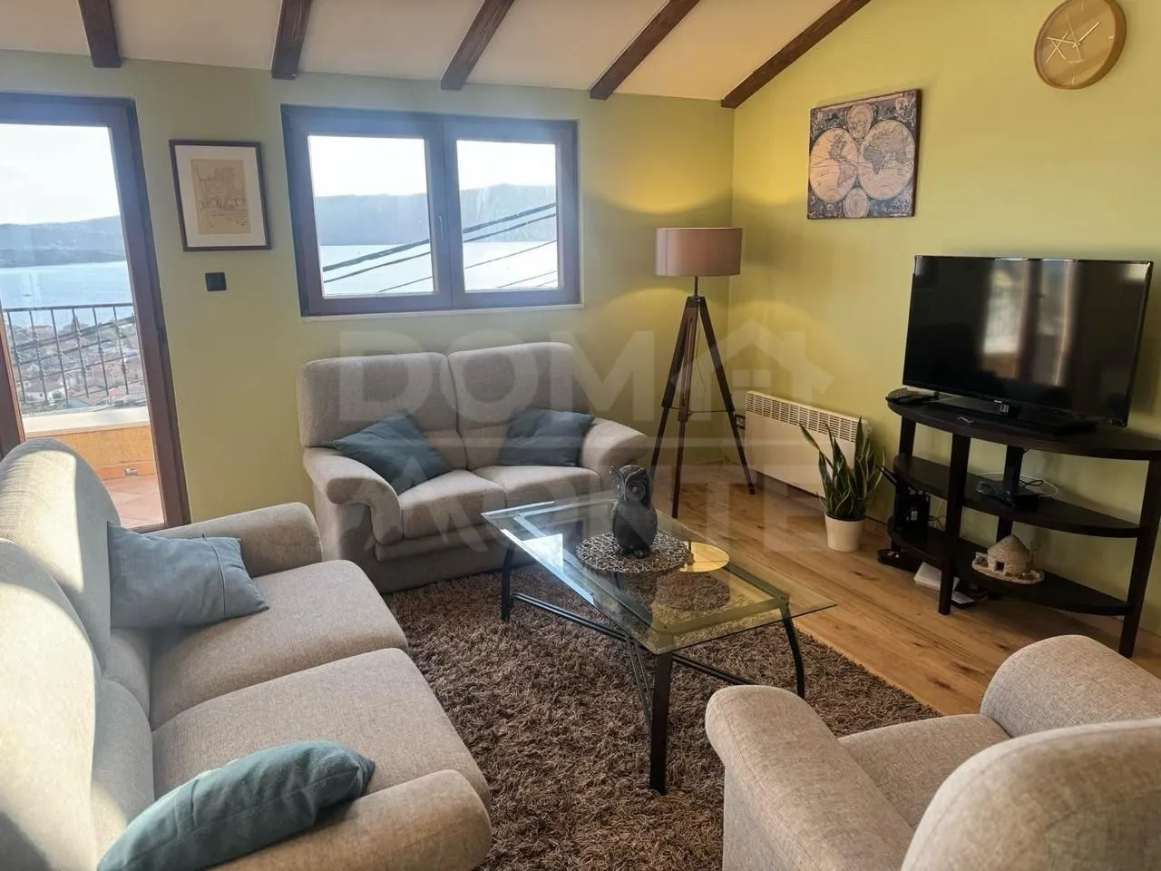 Izdavanje, dvosoban stan, 67m², Tivat, Crna Gora