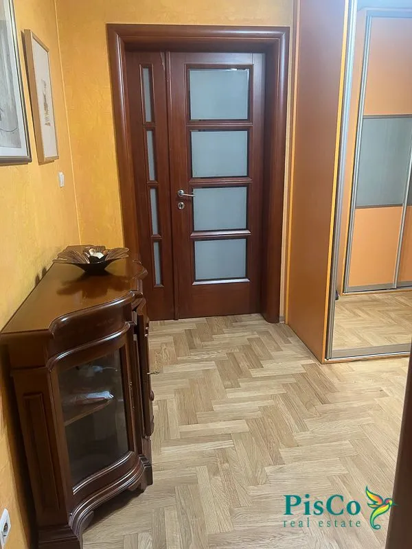Izdavanje, trosoban stan, 130m², Preko Morače, Podgorica