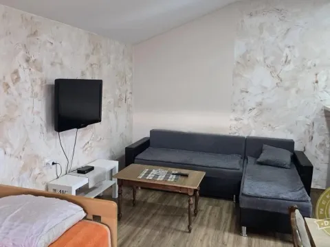 Rent, studio apartment, 30m², Klisa, Novi Sad Sve Podlokacije - image 1