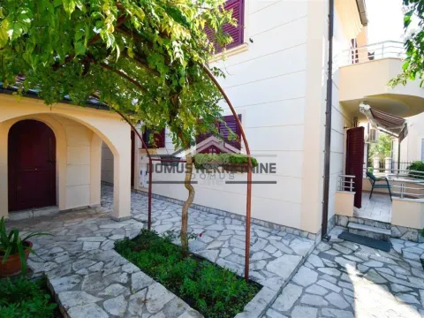 Izdavanje, kuća, 200m², Donja Gorica, Podgorica - image 8