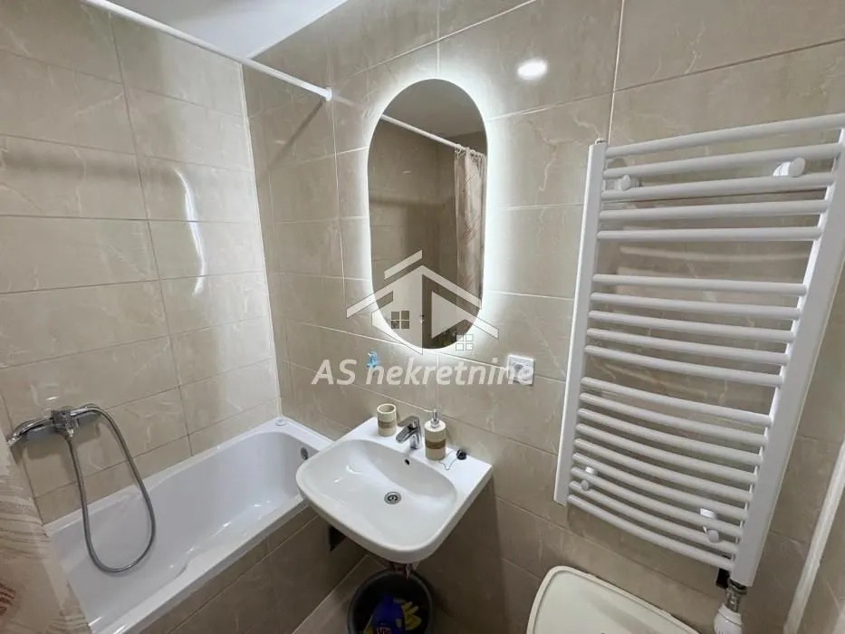 Izdavanje, četvorosoban stan, 79m², Banjica, Voždovac Sve Podlokacije