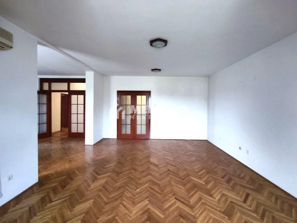 Prodaja, četvorosoban stan, 124m², Centar, Zrenjanin