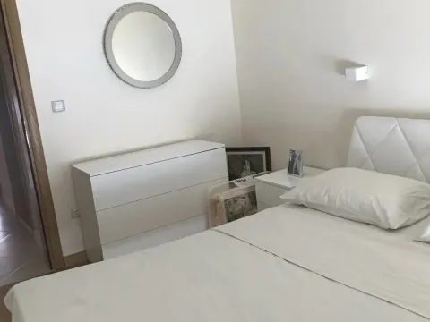 Izdavanje, trosoban stan, 106m², Tivat, Crna Gora - image 14