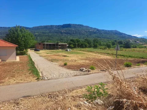 Zemljište in Pričelje