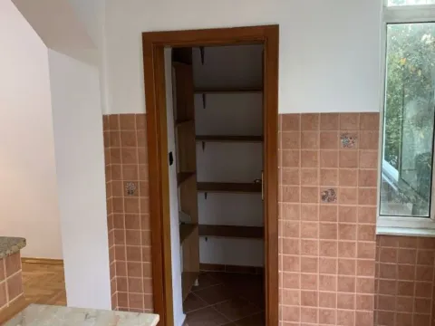 Izdavanje, dvosoban stan, 60m², Centar, Podgorica - image 7