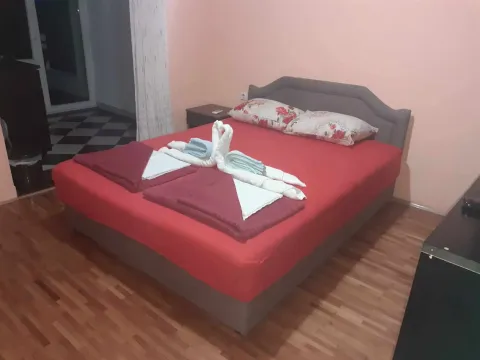 Rent, studio apartment, 32m², Šušanj, Bar - image 3