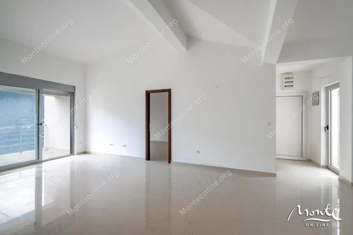 Prodaja, trosoban stan, 103m², Dobrota, Kotor