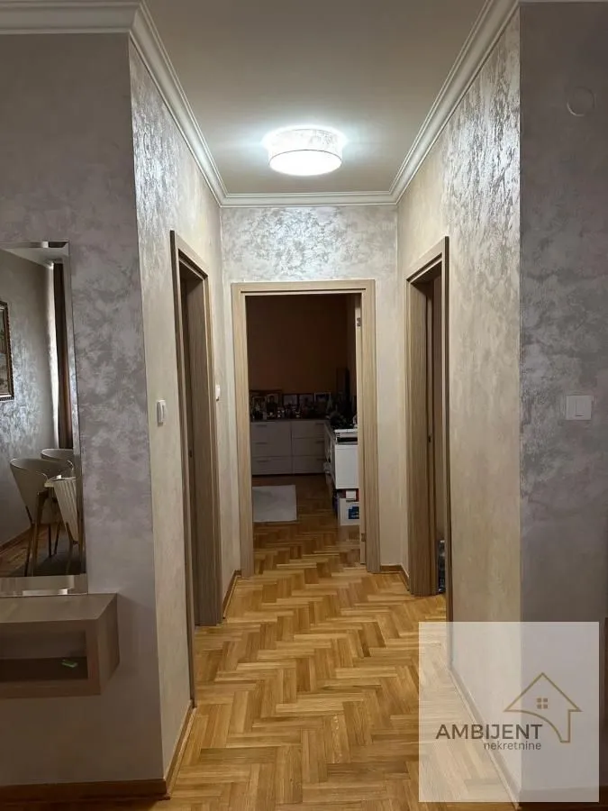 Prodaja, trosoban stan, 84m², Centar, Stara Pazova
