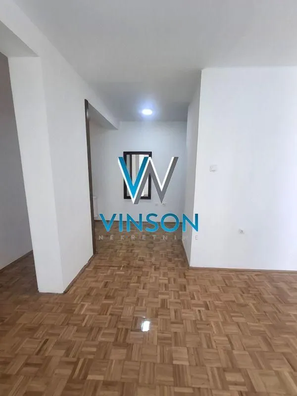 Izdavanje, dvosoban stan, 46m², Centar, Novi Sad