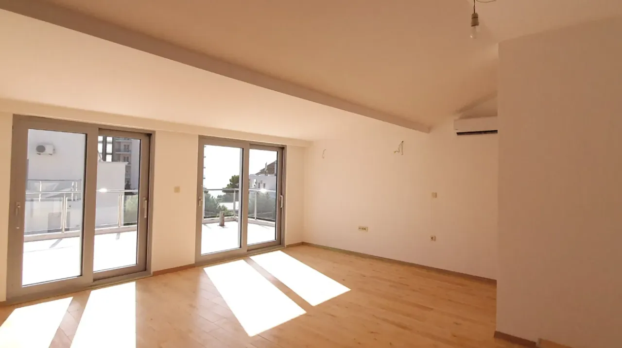 Sale, three bedroom apartment, 171m², Petrovac, Budva