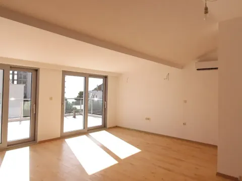 Sale, three bedroom apartment, 171m², Petrovac, Budva - image 8