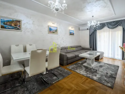 Izdavanje, dvosoban stan, 65m², Stari Aerodrom, Podgorica - image 1