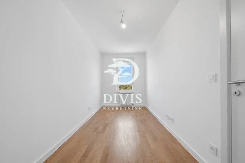 Prodaja, četvorosoban stan, 157m², Zemun Gornji Grad, Zemun Sve Podlokacije