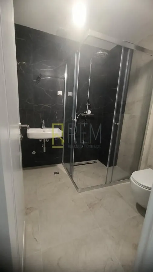 Prodaja, trosoban stan, 110m², Tološka šuma, Podgorica