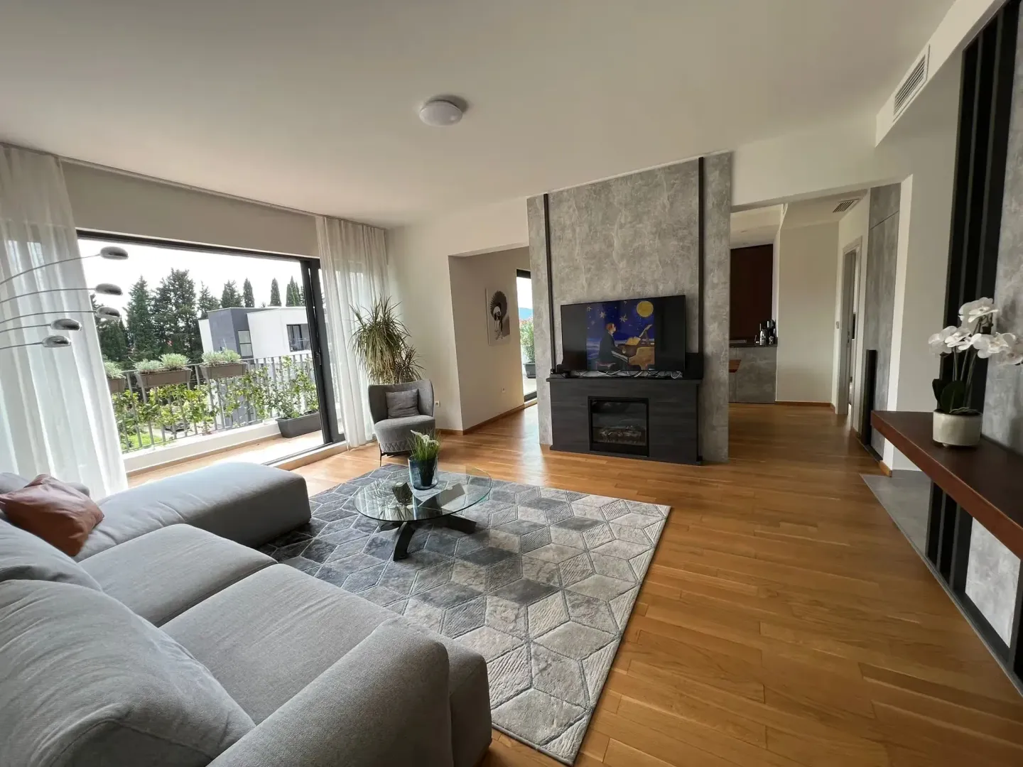 Izdavanje, stan, 141m², Tivat, Crna Gora
