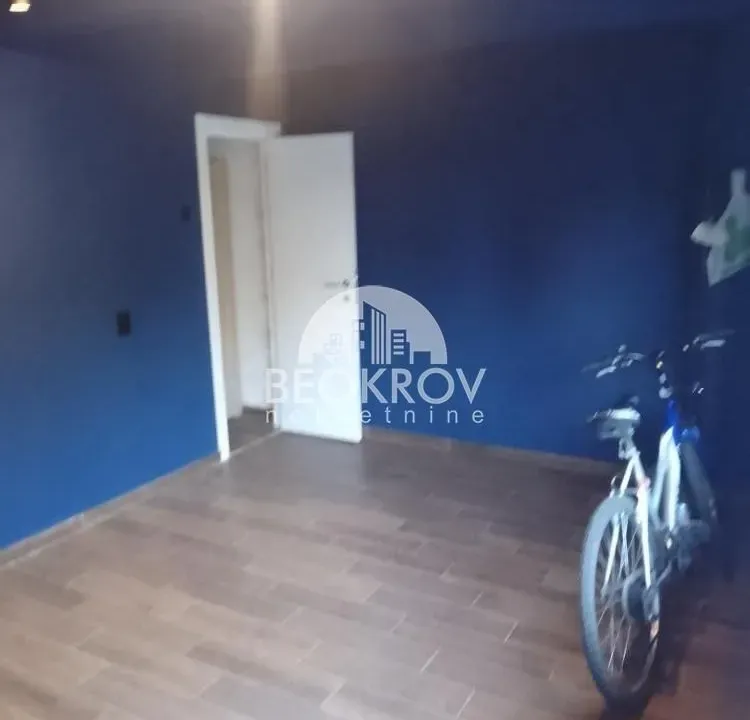 Izdavanje, poslovni prostor, 38m², Đeram Pijaca, Beograd