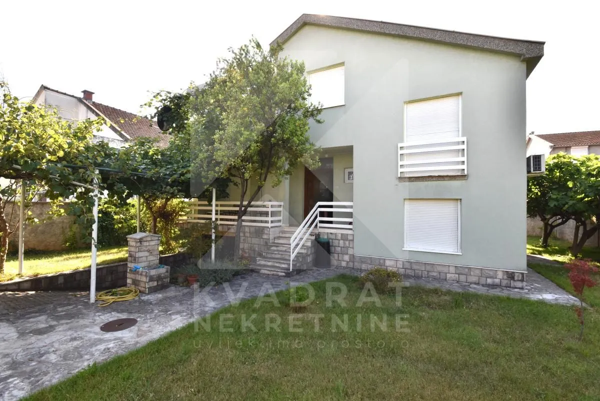 Izdavanje, kuća, 250m², Stari Aerodrom, Podgorica