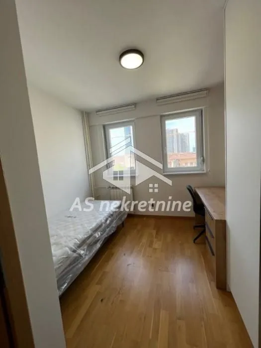 Izdavanje, četvorosoban stan, 100m², Sarajevska, Beograd