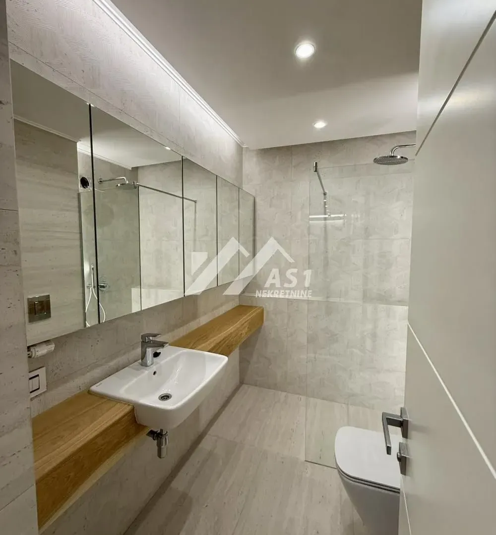Izdavanje, dvosoban stan, 40m², Sajam, Novi Sad Sve Podlokacije